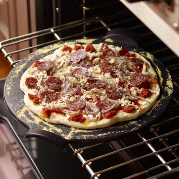 Your Culinary Signature: The Art of the Personalized Pizza Stone